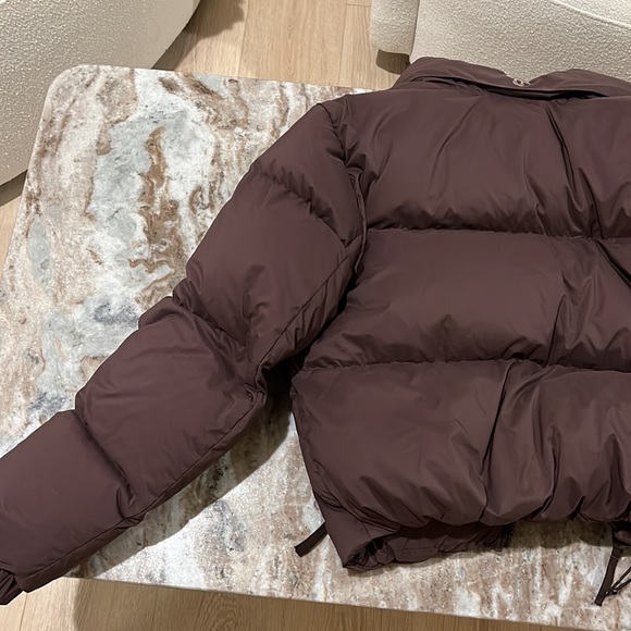 ARITZIA MEGA PUFF - Picture 10 of 10